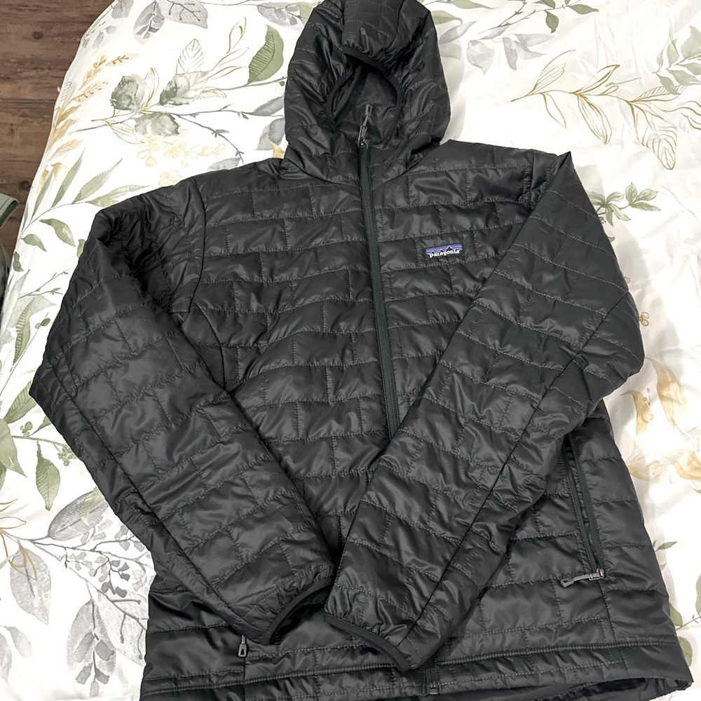 Men’s Patagonia light nano puffer jacket. Size M. NWOT